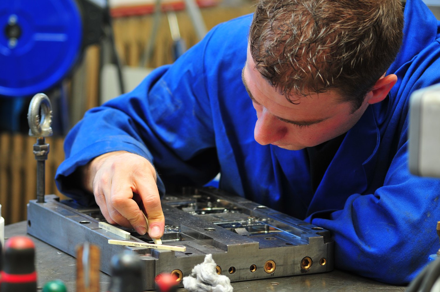 Analysis of Different Plastic Injection Mold Cleaning Solutions